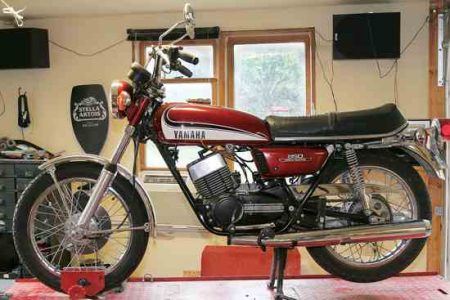 Pressure Check a 2-Stroke Engine Image